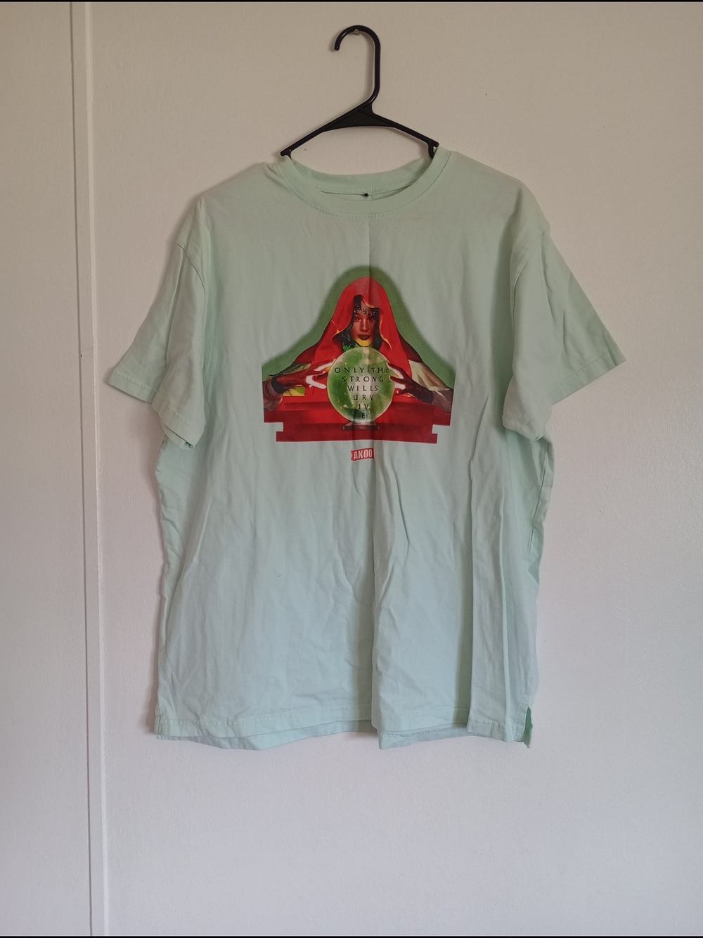 Akoo Mint Short-Sleeve Graphic Tee with Vibrant Front Art Sz. XL Mens
